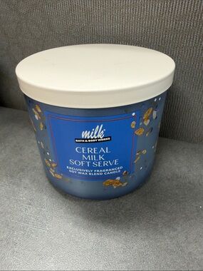Bath & Body Works Cereal Milk Soft Serve Candle - Blue and Cream